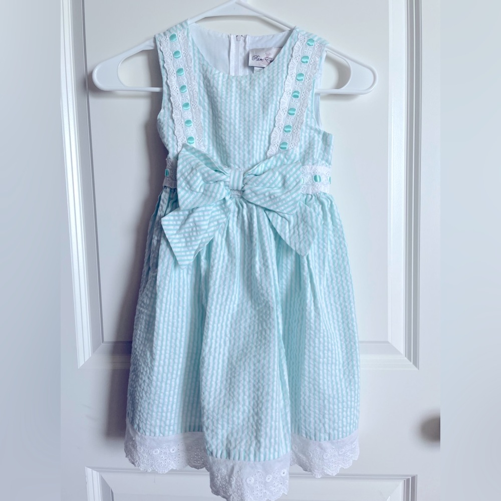 Beautiful little dress!